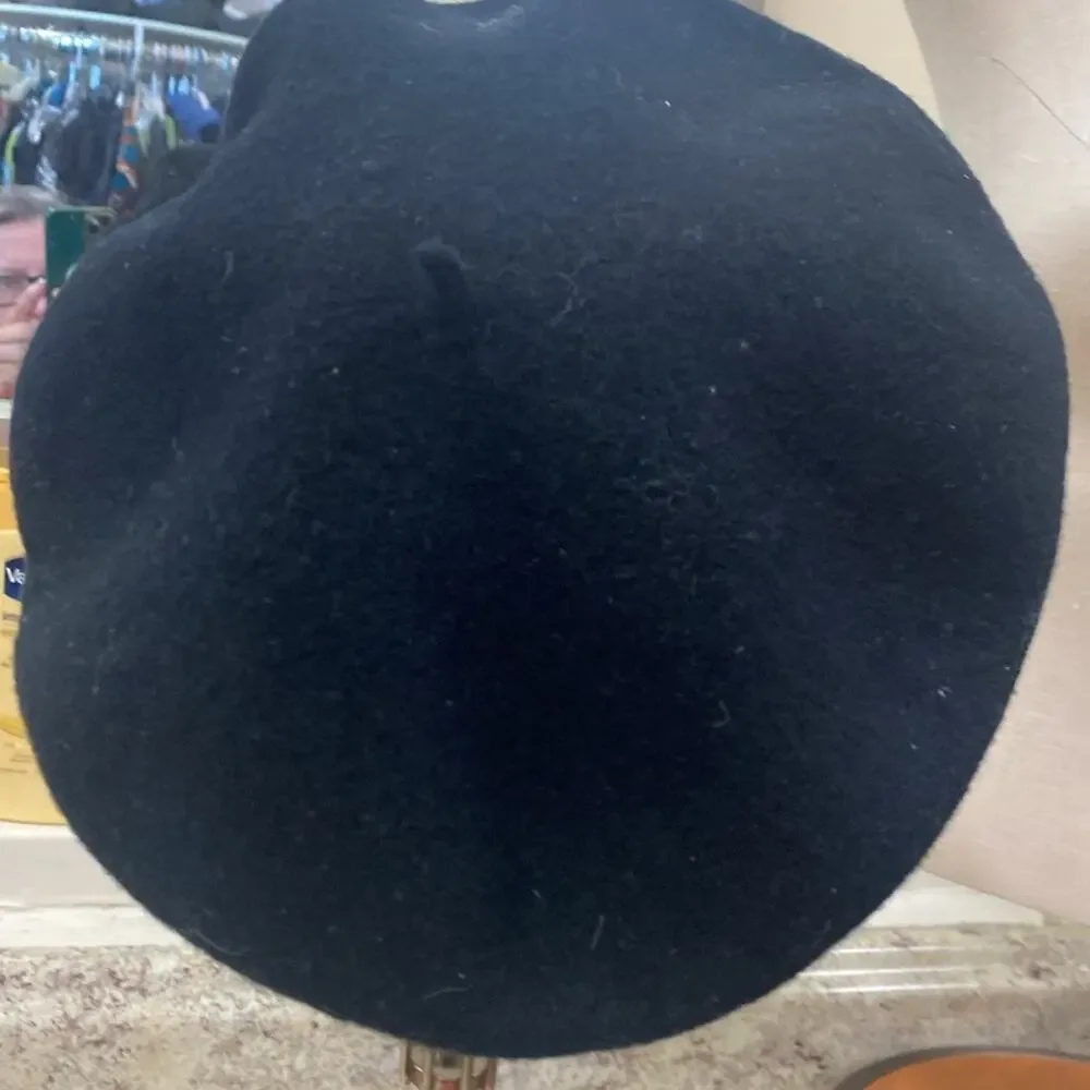 Vintage Elegant Black and Gray wool beret - Picture 2 of 5